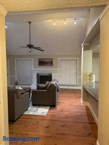3 Bedroom house Near the Lake - Image 2