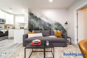 NEW, Mountain Chic Suite, Whyte Avenue, Netflix, WiFi, Sleeps 6 - Image 2