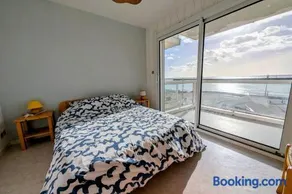 Bright Apartment with superb views of the port - Image 2