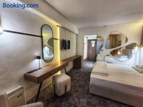 Hotel Bellevue - Metropol Lake Resort - Image 3