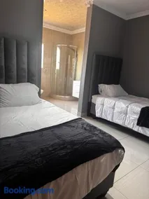 Lukholo Guest House - Image 2