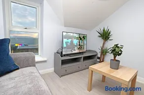 Entire penthouse apartment with sea views Portrush - Image 2