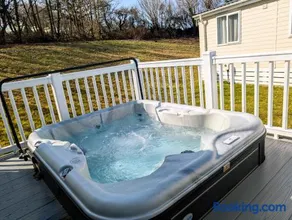 Wallows Lodge with private hot tub - Image 5