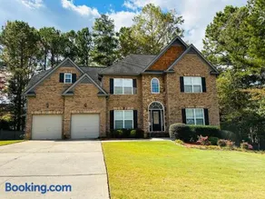 4 Bedroom Spacious Villa Getaway near Atlanta & Six Flags - Image 1