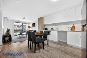 Modern Coastal Retreat 2BR Apt in Rockingham - Image 2