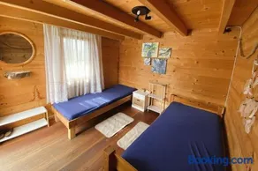 Blockhütte am Flugplatz mit Pool - Image 1