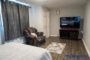 Private one bedroom -entirely self-contained, with no shared living spaces - Image 2