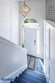 Modern 4BR Home Near Art, Nature & Dining - Image 3