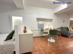 Apartamento con patio privado en el centro de Laredo - Image 2