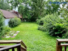 Victoria Family Vacation Home - King Bed Private Yard BBQ Deck Gazebo - 4 Minutes To The Falls - Image 4