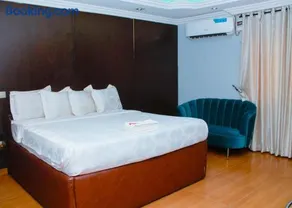 Triple Tee Hotel - Image 2