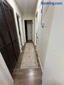 Amazing Duplex Close to airport, downtown - Image 2