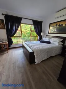 Red Door Strand Guest house - Image 4
