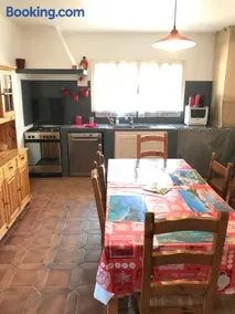 Spacieuse maison à Lecci avec jardin et aire de jeux - Image 2