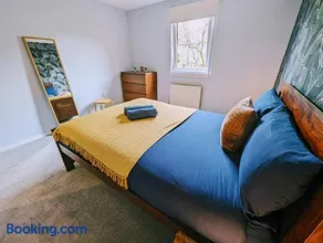 Spacious 2BD flat close to City Centre great area - Image 2