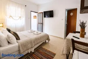 Vrisi Guest House - Image 2