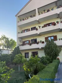 Spacious Triple Room with Balcony - Image 2