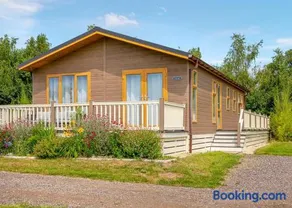Otters Mead Boutique Lodges - Image 4