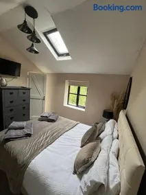 Storeybook cottage - Image 2
