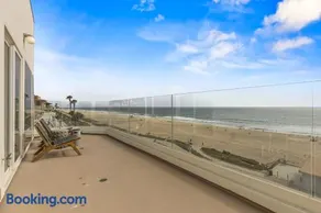 Ocean Front - 4 Bedroom Manhattan Beach Penthouse - Image 1