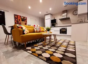 Elviria beach apartment in Marbella - Image 2
