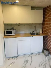 Cool private room - Image 4