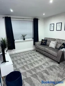 Modern 2 Bed Apartment - Blue Madison - Image 5