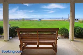 Sunset Dreams - Pet friendly, Waterfront, & shared dock! - Image 4