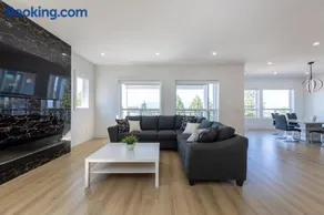 Spacious 6BR Home with Terrace Views and Parking nearby parks golf and resorts - Image 1