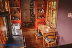 Benno der Wagen - kreativ gestaltetes Tiny House AM WALDRAND Nahezu Alleinlage Rennsteig Grünes Band NATUR PUR Hund willkommen - Image 2