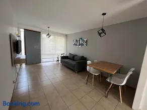 Hermoso duplex con estacionamiento - Image 1