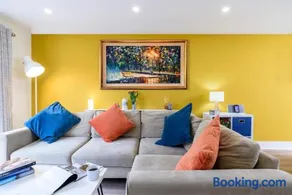 Luxury City Apartment Underground Parking 5* - Image 5