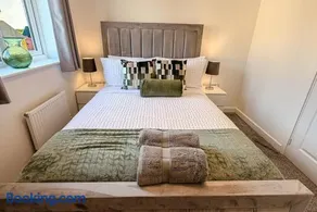 Mansfield 5 Persons 3 Bed with Private Parking - Image 2