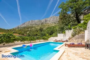 Caleta Seaview Suites - Pool & Jacuzzi - Image 3
