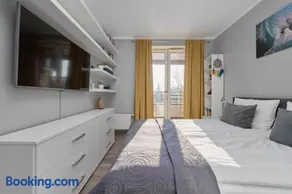 Lively Green Apartment in Wrocław with Balcony and Desk by Noclegi Renters - Image 1