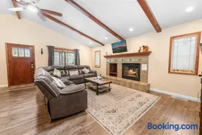 Moose Tracks Lodge - Forest and mountain views! Smart TV with streaming app and Game Room! - Image 2