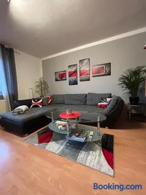 Große helle Ferienwohnung mit Balkon, ruhig gelegen mit guter Verkehrsanbindung - Image 1