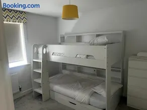 4 Bedroom home with study space - Image 5