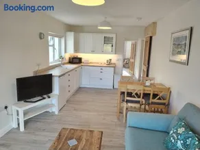 Spacious and sunny accommodation with Underfloor heating throughout - Image 3