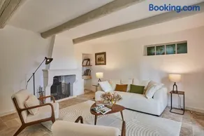 Bastide entièrement rénovée au coeur de Goult - Image 3