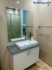 Luxurious 4-Bedroom House in the Heart of CR Park - Image 2