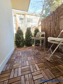 Cozy & Colourful 1 BDR Apartment with Free Street Parking - Image 5