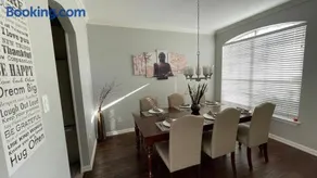 NA - The Park Side Lux Family friendly smart home close to all Dallas Attractions - Image 4