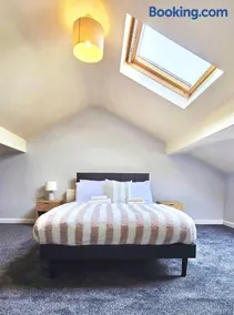 Comfy Entire Apartment with Free Parking in Bury Town - Image 2
