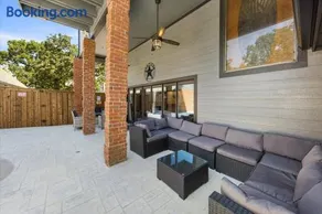 Texas Country Oasis | Near Stockyards & Arlington - Image 2