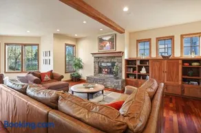 Drake Park Villa - Image 3