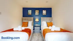 Charming 3 Bed Bungalow Parking & Wifi Business and Leisure by Jesswood Properties - Image 1