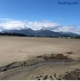 Oyster Bay Holiday Apartment Dundrum - Image 1