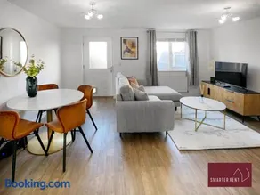 Luxury House, Jennett's Park - Image 2