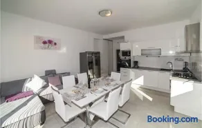 Three-Bedroom Holiday Home In Kastel Sucurac - Image 3